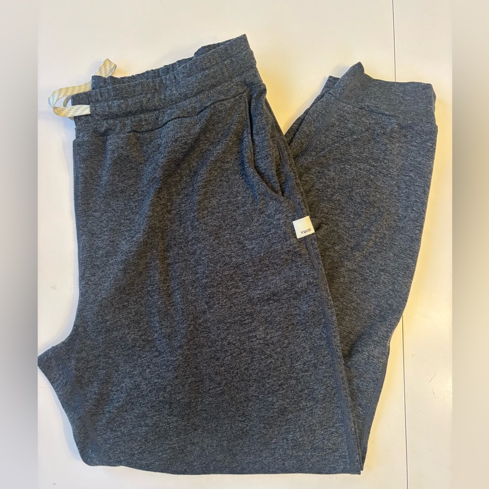 Vuori women’s performance jogger, medium charcoal heather